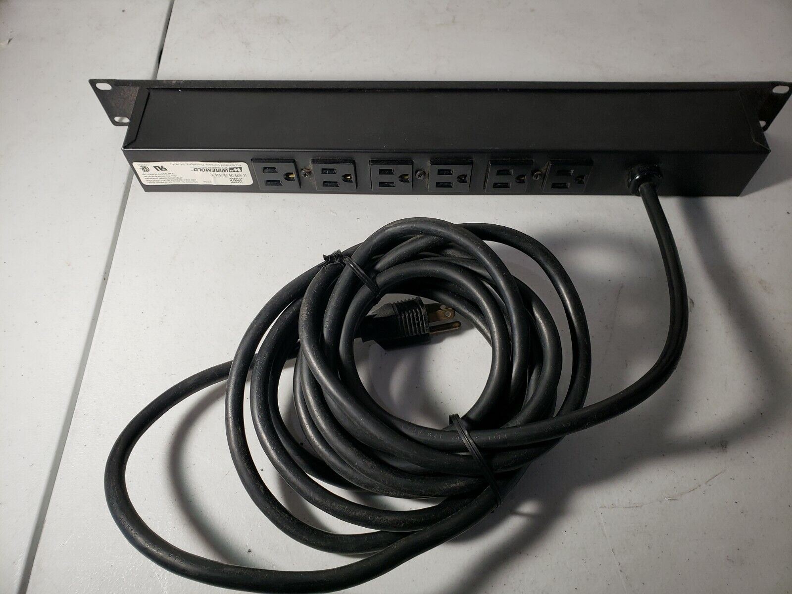 Wiremold 6 Outlet Power Distribution Strip J06B2B 15AMPS 60HZ 120 Volt ...