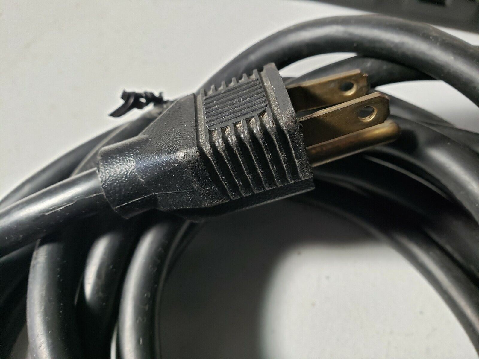 Wiremold 6 Outlet Power Distribution Strip J06B2B 15AMPS 60HZ 120 Volt ...