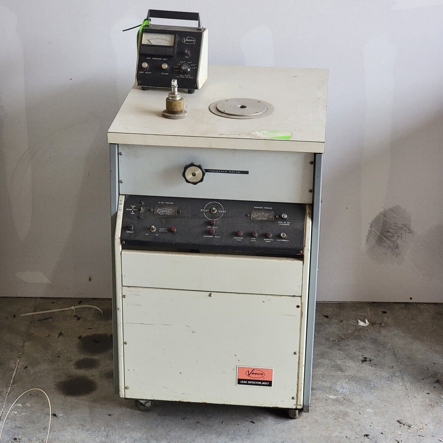 Complete Veeco MS-17-AB Leak Detector Spectrometer Cabinet