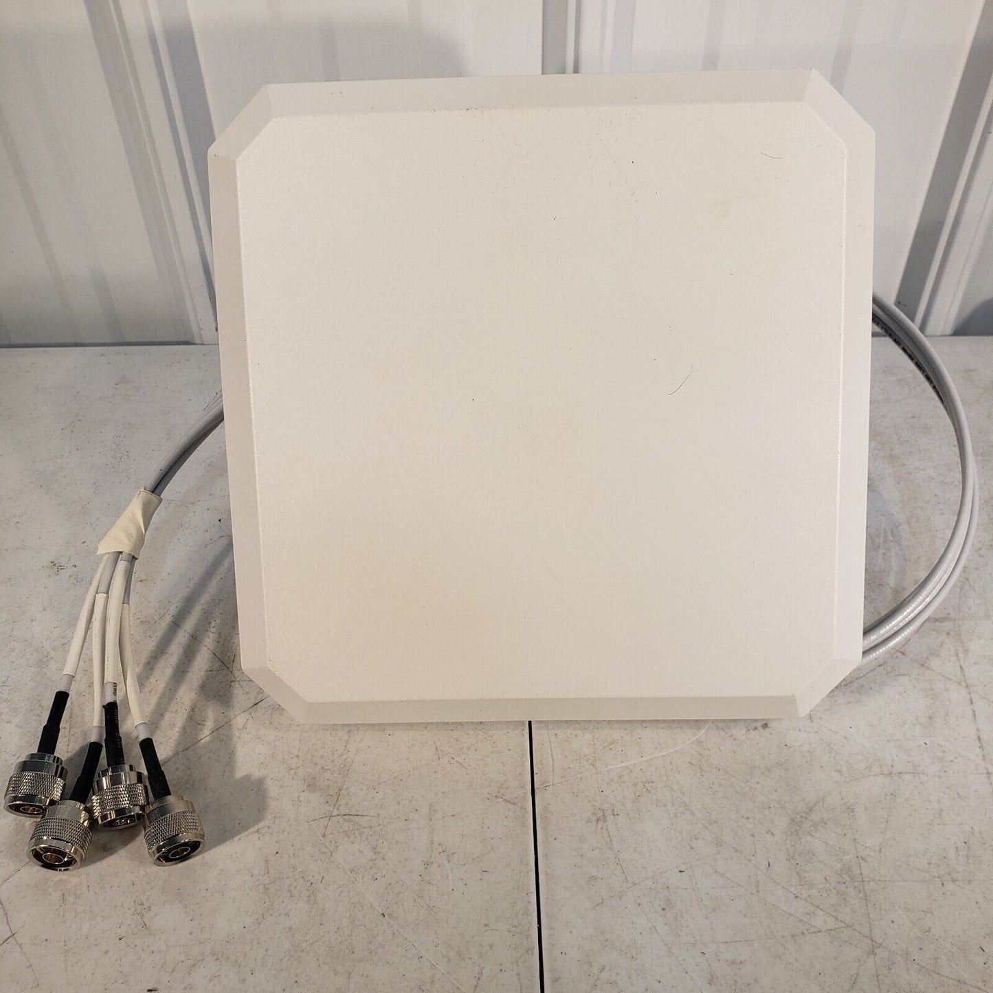 Laird PDQ24499 Dual Band Directional Antenna 4x N-Type Quad Port 2.4 GHz 5GHz