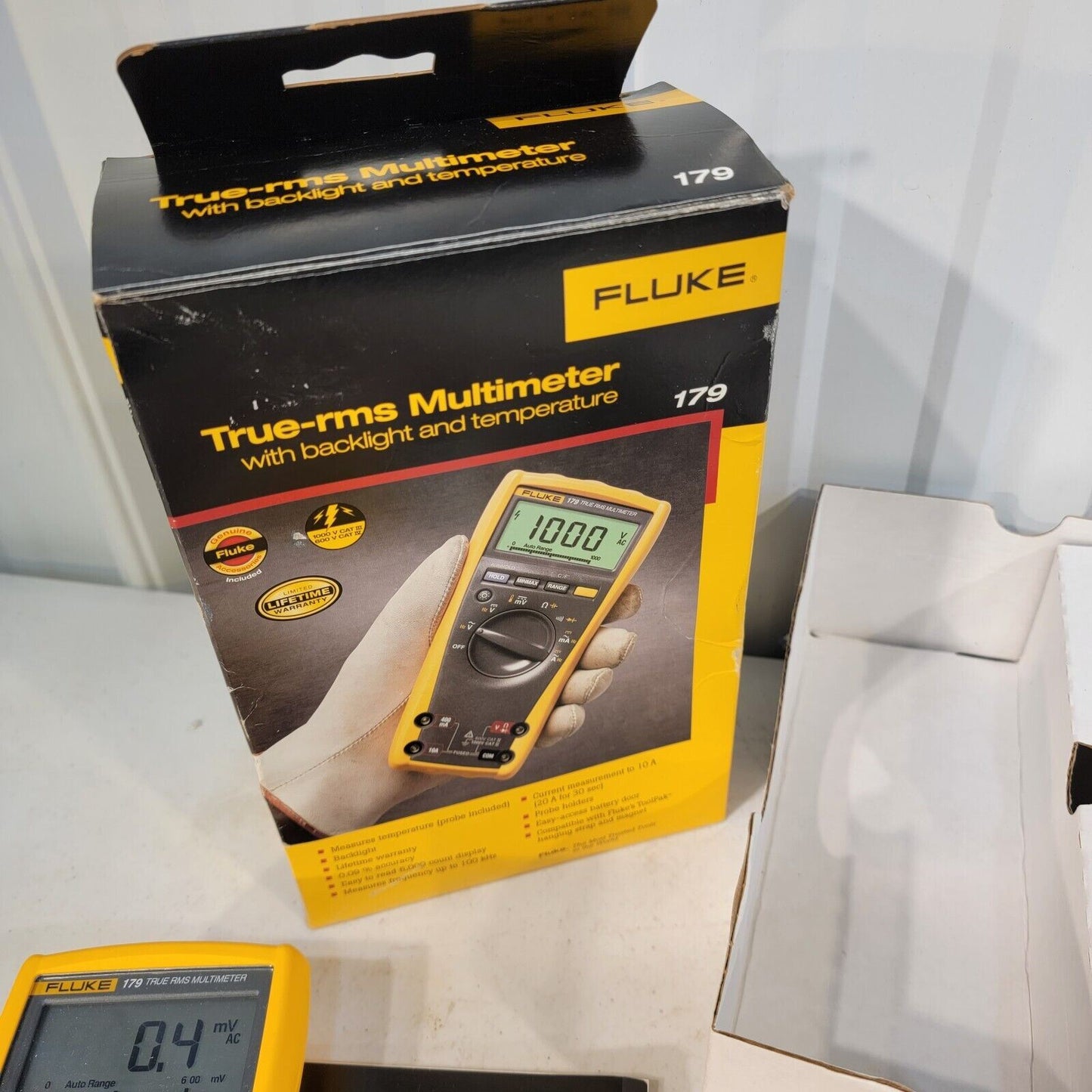 Fluke 179 Kit True-rms Multimeter w/ Backlight and Temperature