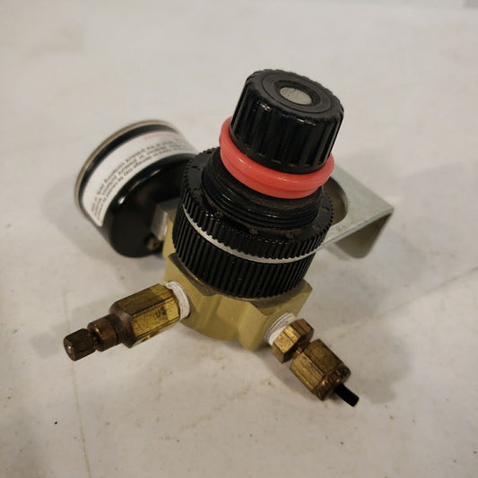 CA Norgren R07-100-RGKA Valve Regulator w/PSI Gauge