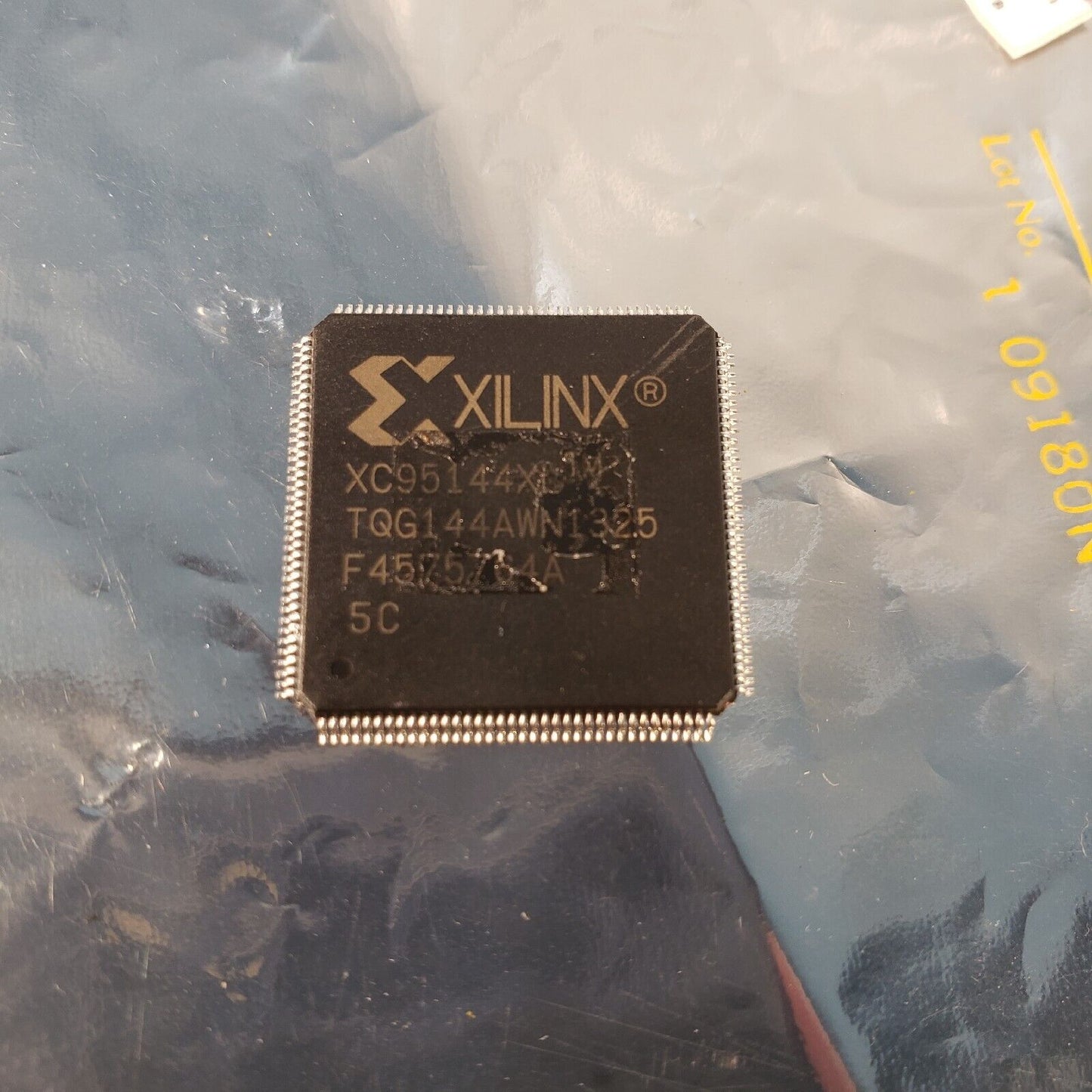 Xilinx XC95144XL-10TQG144C CPLD - Complex Programmable Logic Devices