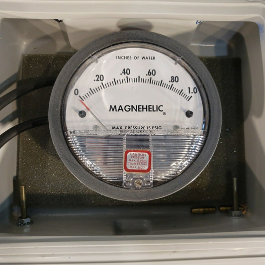 DWYER Magnehelic Pressure Gauge 2001 w/ Case