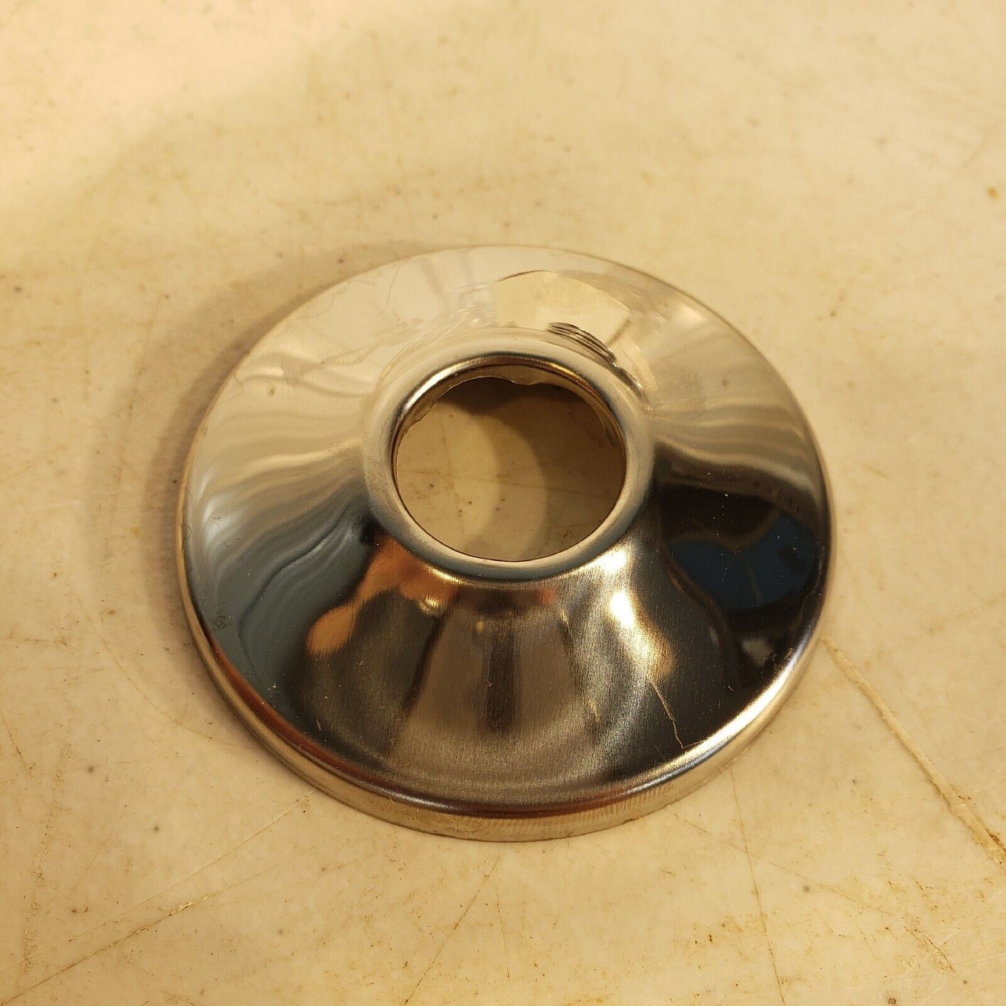 Pipe Escutcheon 3/4" ID 2-1/2" OD Metal