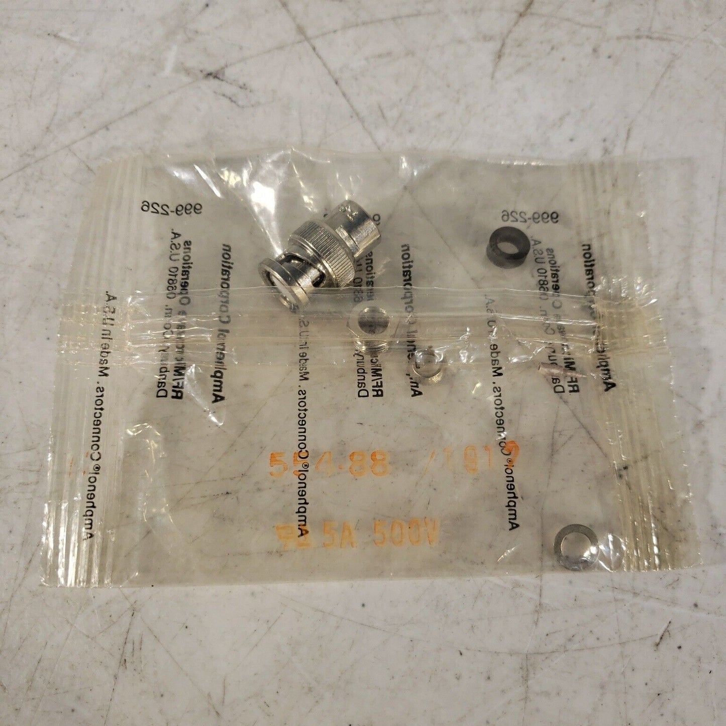 Amphenol 74868 UG-88/U BNC TO F Female  5 A 500V