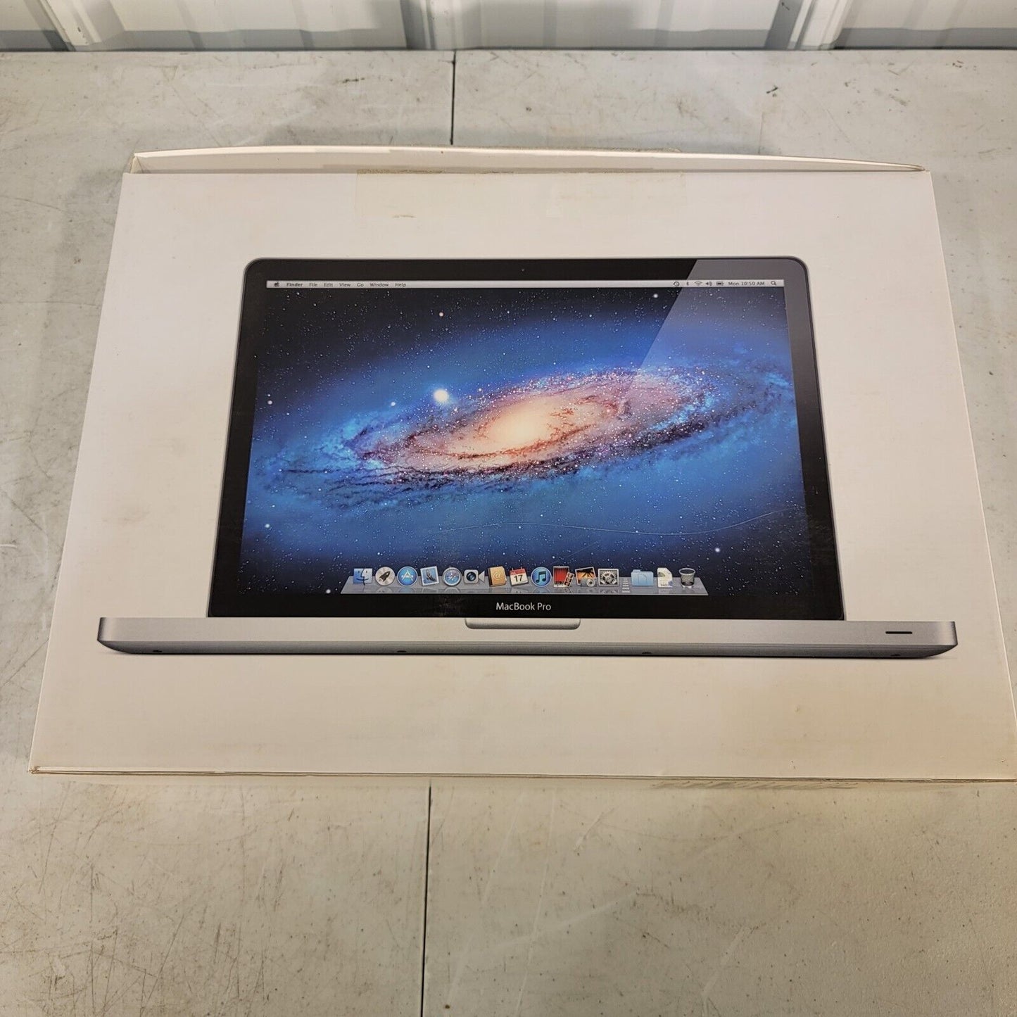 Apple MacBook Pro BOX ONLY A1286 MC721LL/A 15.4 Inch 2.0 GHz i7 Early 2011