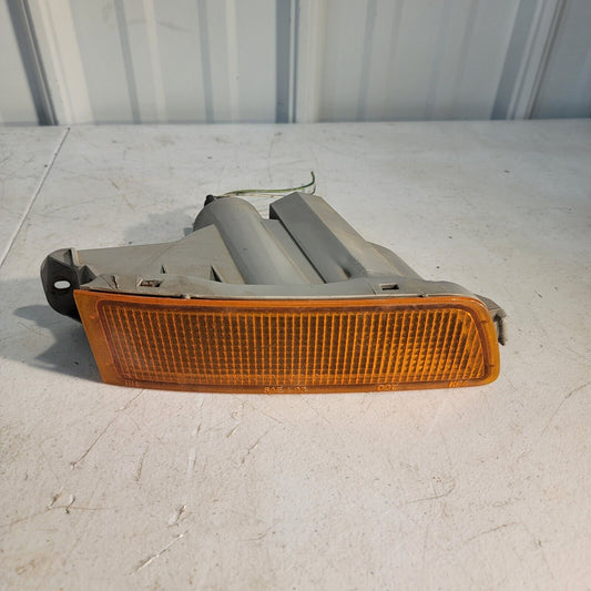 Toyota LAMP ASSY, FR TURN SIGNAL, RH 81510-AC010 1995-1999