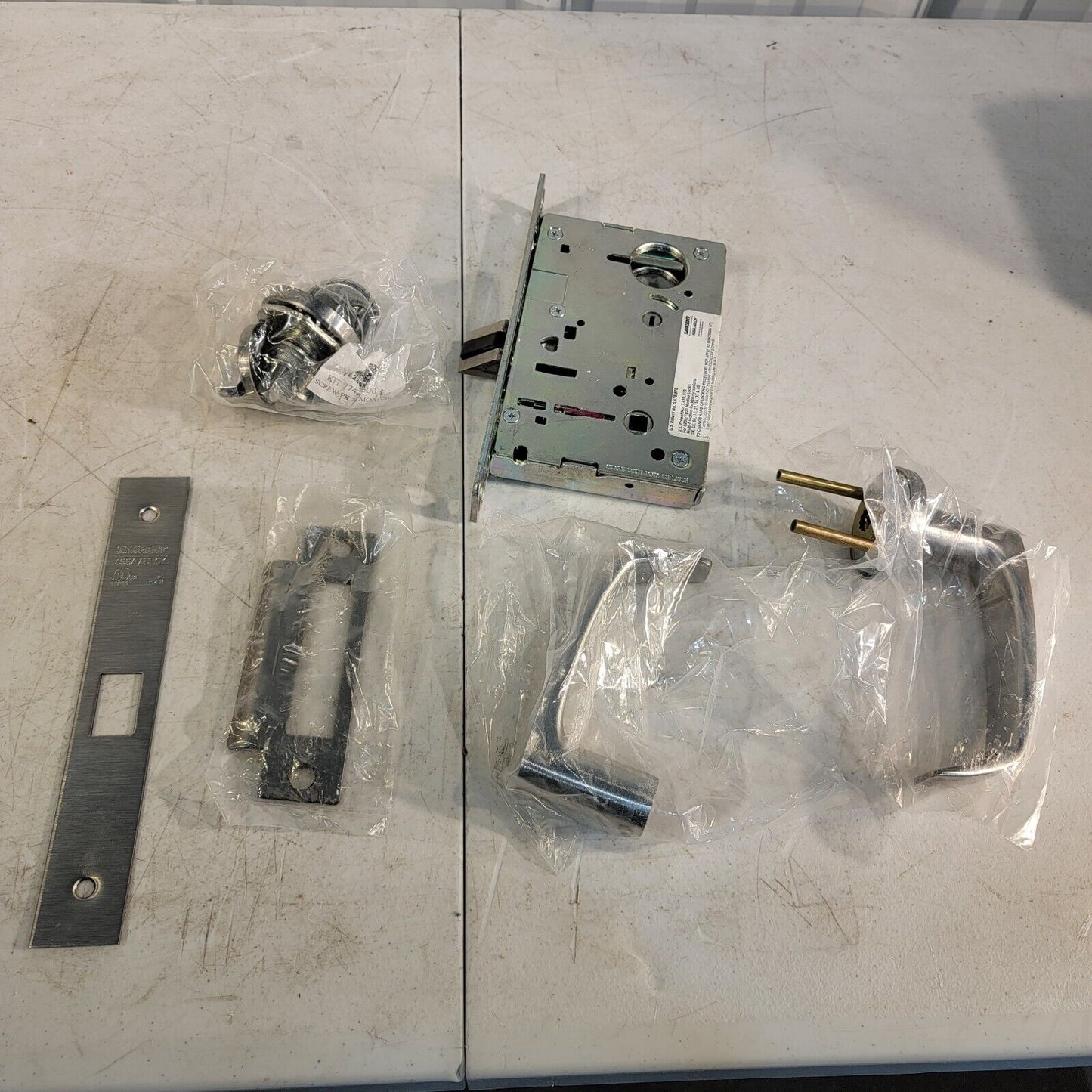 Assa Abloy Sargent Heavy Duty Mortise 8200 Door Lock 82-0640 L