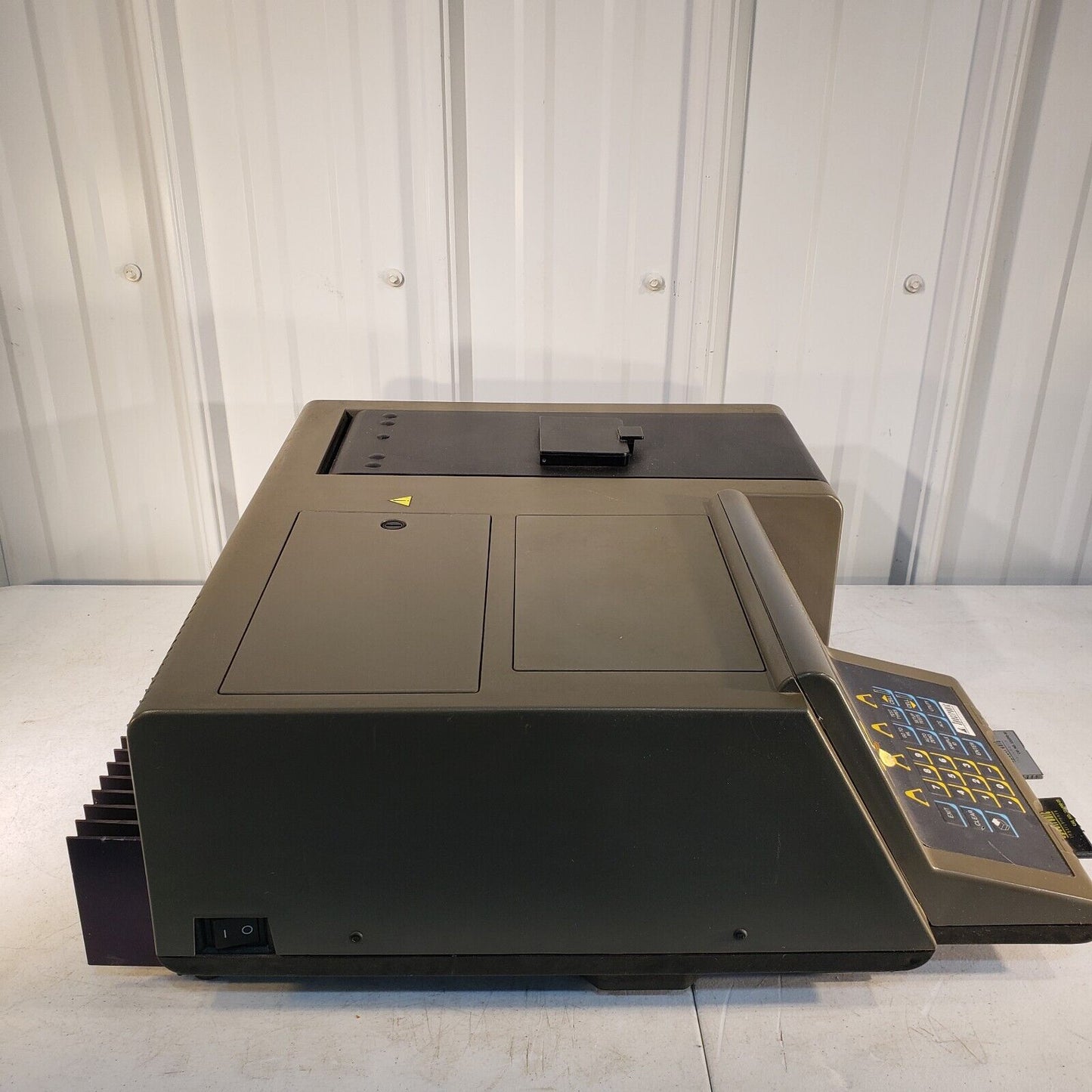 Spectronic 336002 Genesys 2 Spectrophotometer Optical Spectrometer w/ 8-Cuvette