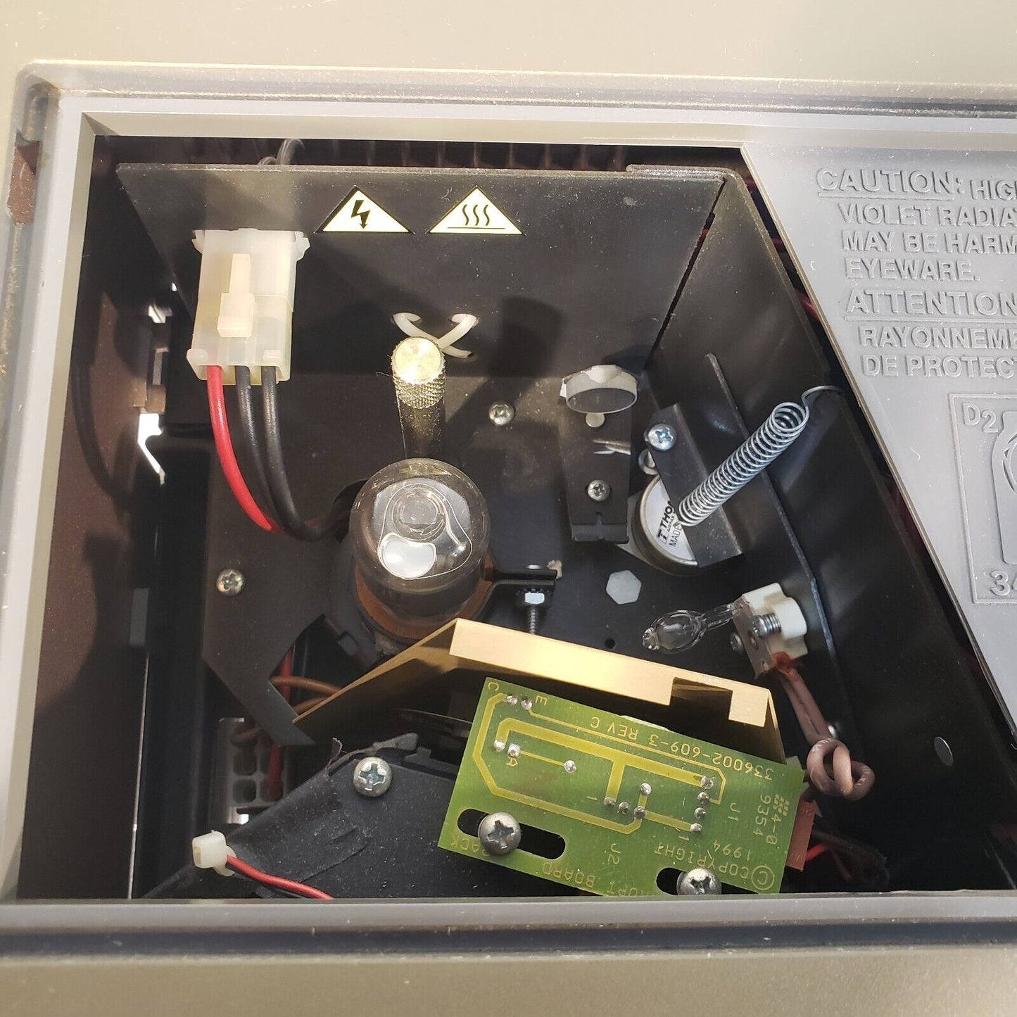 Spectronic 336002 Genesys 2 Spectrophotometer Optical Spectrometer w/ 8-Cuvette