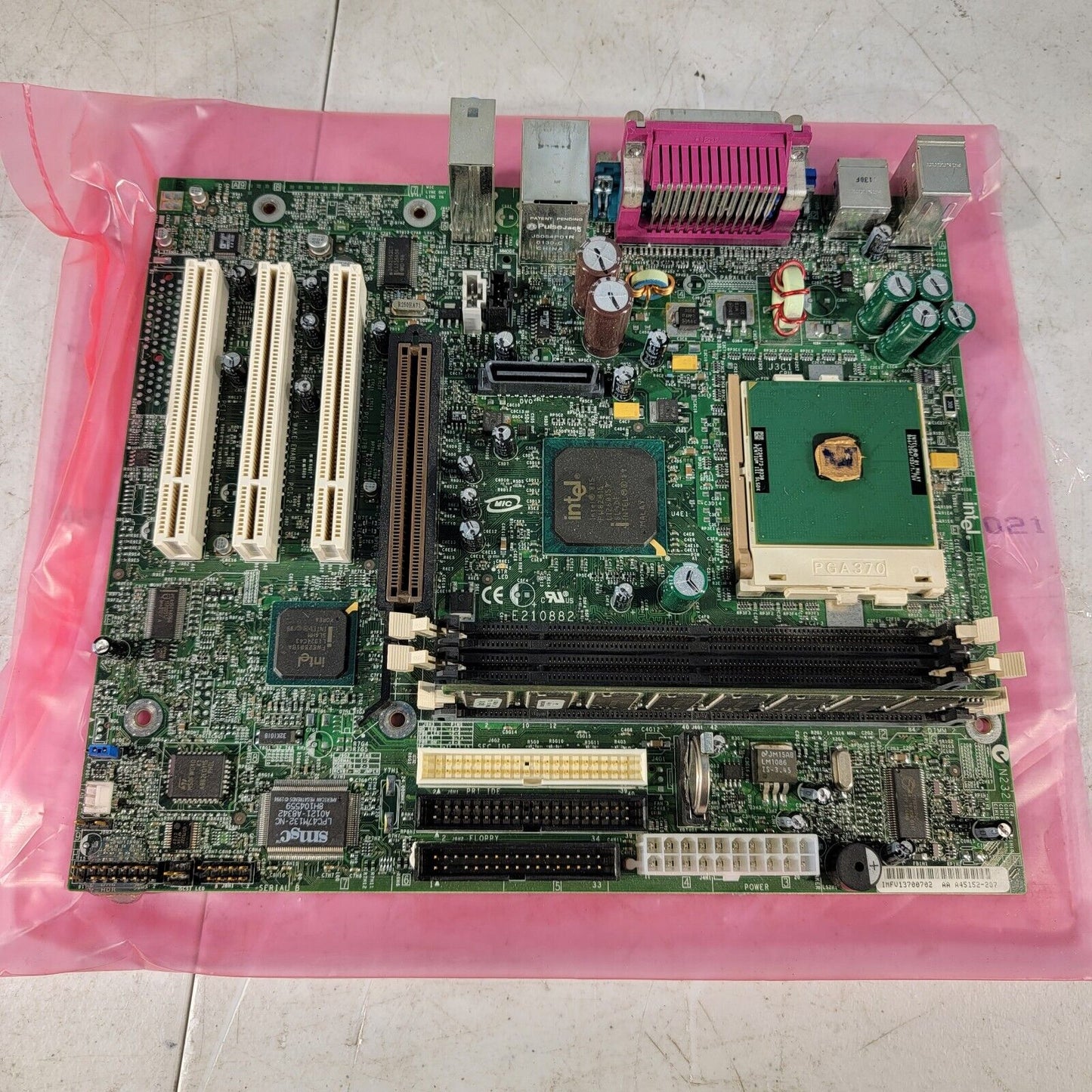 *FOR REPAIR-BROKEN* INTEL DESKTOP BOARD D815EFV / D815EPFV Motherboard