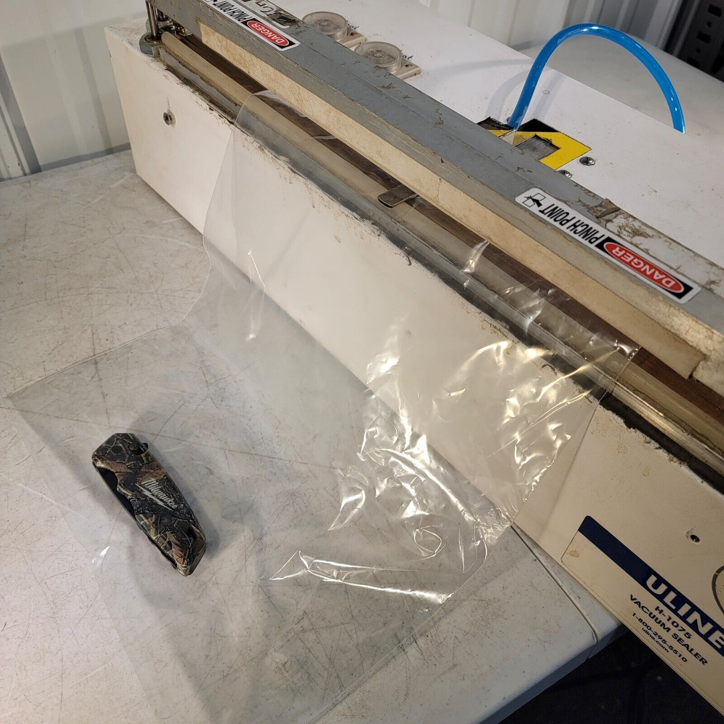 ULINE H-1075 120V 10A Vacuum 20" Bag Sealer - Tested Works
