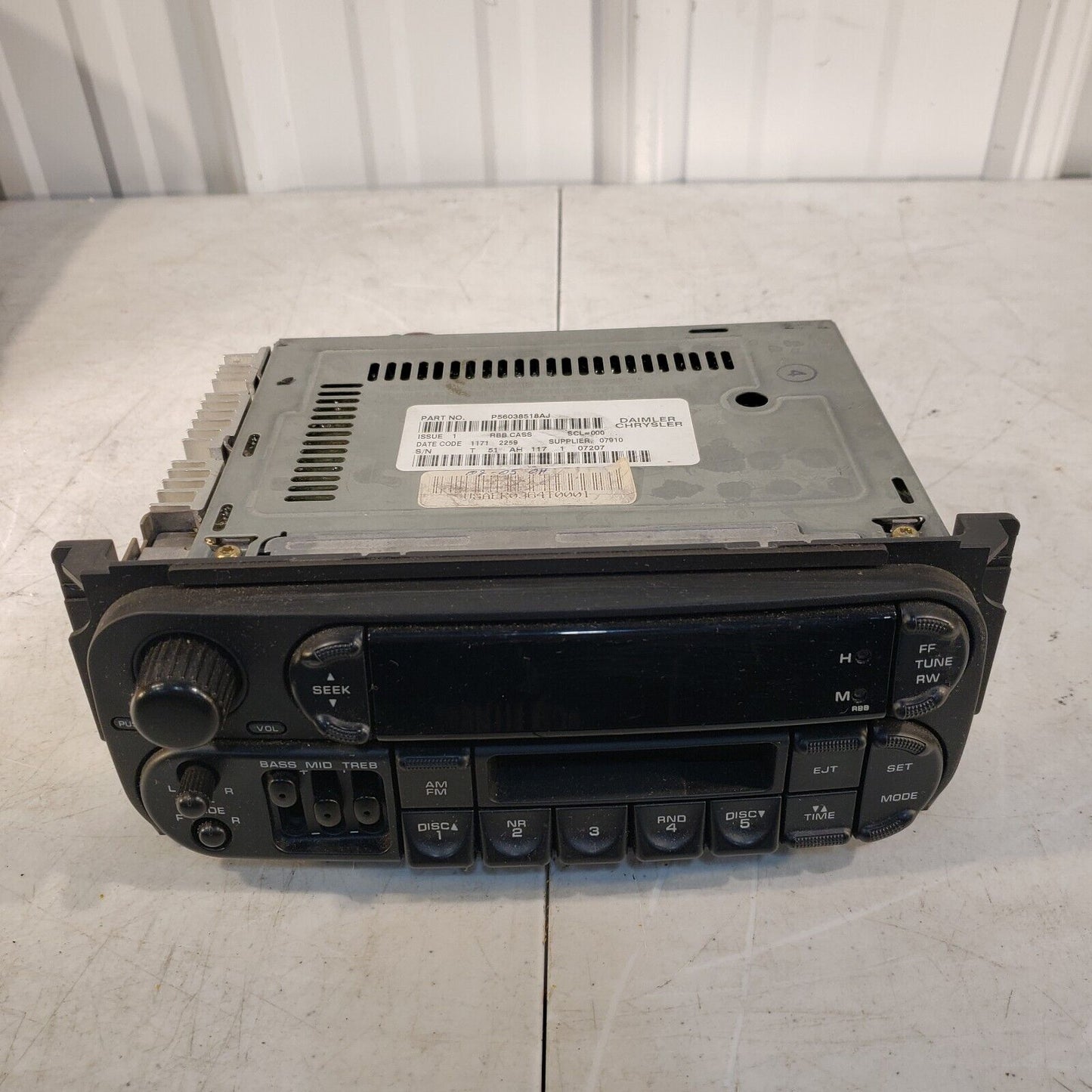 98 - 01 Daimler Chrysler Dodge Jeep P56038518A AM/FM Cassette Radio Stereo