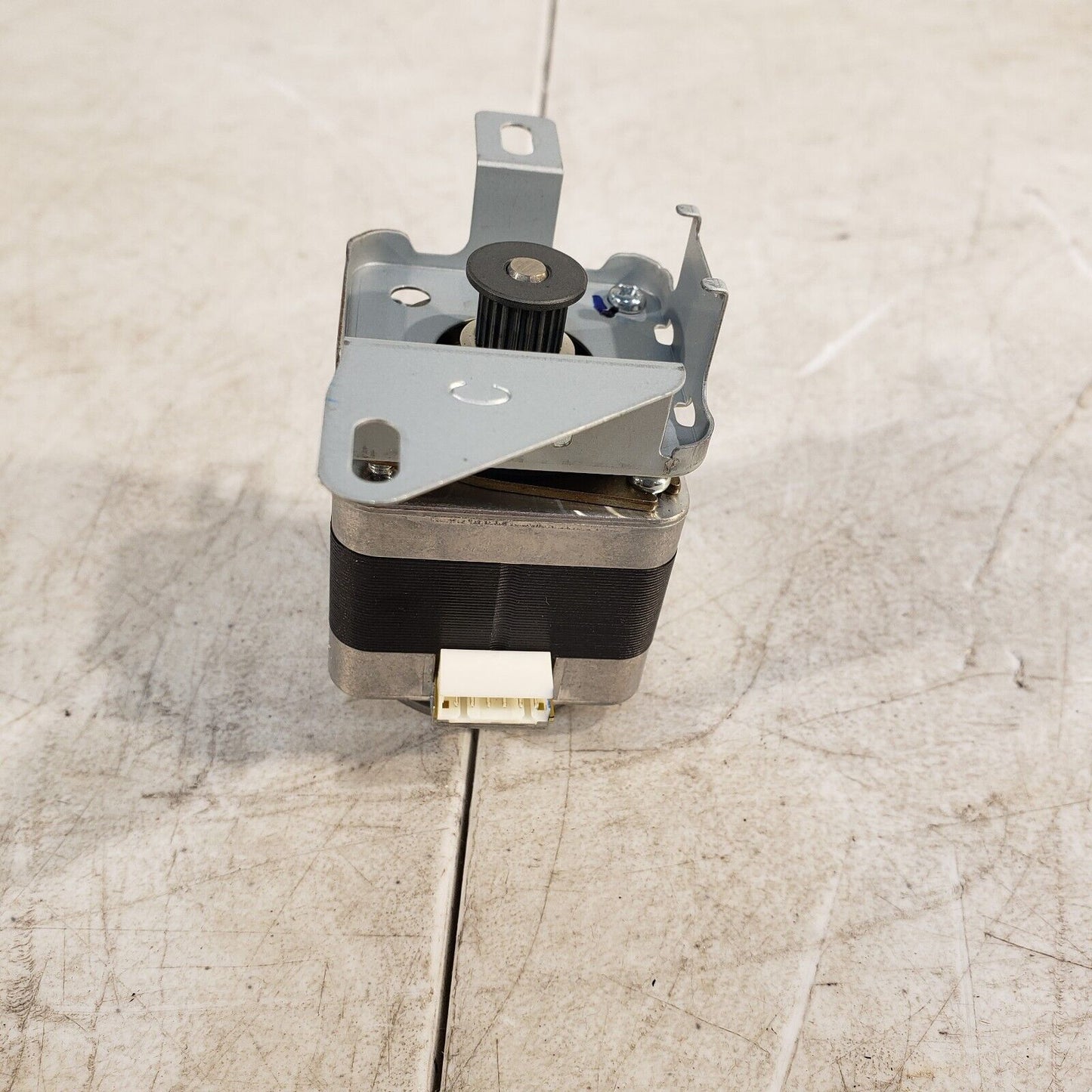 Minebea 17PM-K049UP01CF Stepper Motor 3.2V 1A 1.8 Deg T13Y15-01 D1491703B