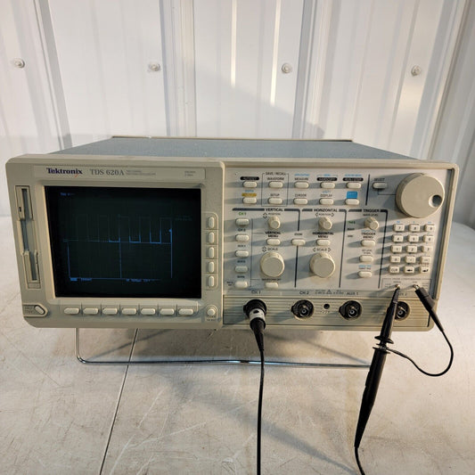 Tektronix TDS 620A Digital Oscilloscope 500Mhz 2GS/s VGA FFT Functions TDS620A