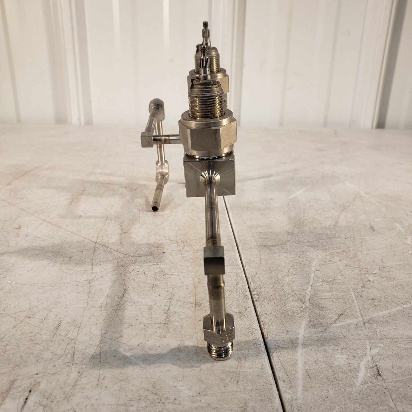 2x Nupro 6LV-DLBW4 Valves, 1/4" Tubing Assem. and 1/4" Swagelok Ends High Vacuum