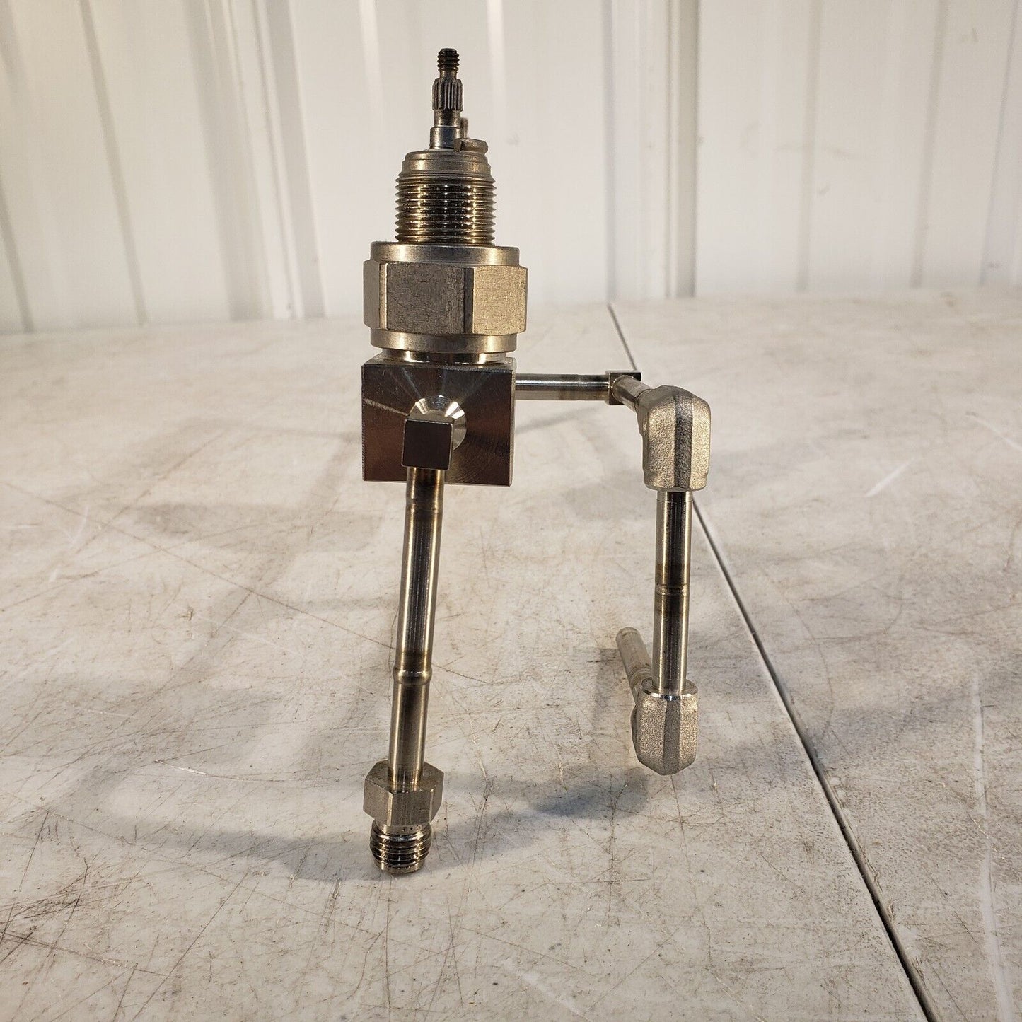 2x Nupro 6LV-DLBW4 Valves, 1/4" Tubing Assem. and 1/4" Swagelok Ends High Vacuum