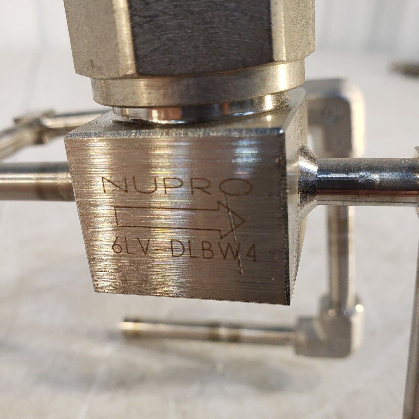 2x Nupro 6LV-DLBW4 Valves, 1/4" Tubing Assem. and 1/4" Swagelok Ends High Vacuum