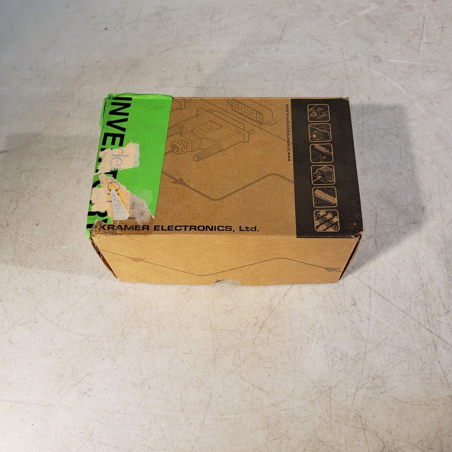 Kramer WP-301XL (W) Computer Graphics Video Stereo Audio Transmitter Wall Plate