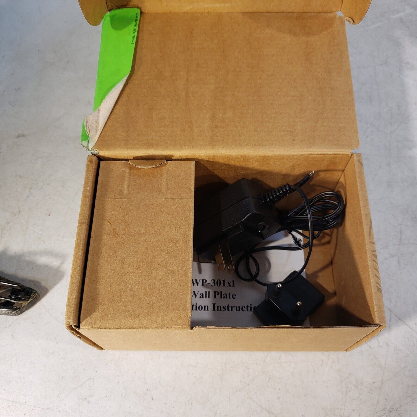 Kramer WP-301XL (W) Computer Graphics Video Stereo Audio Transmitter Wall Plate