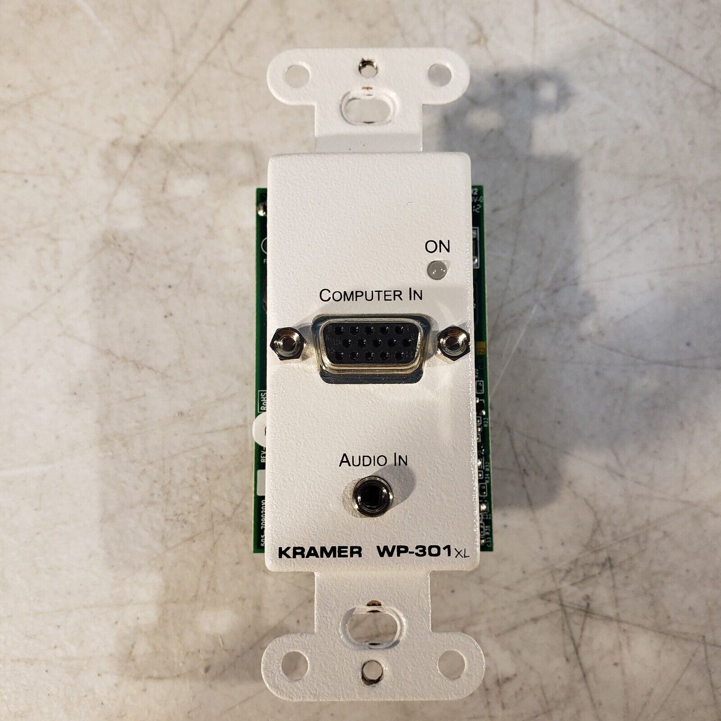 Kramer WP-301XL (W) Computer Graphics Video Stereo Audio Transmitter Wall Plate