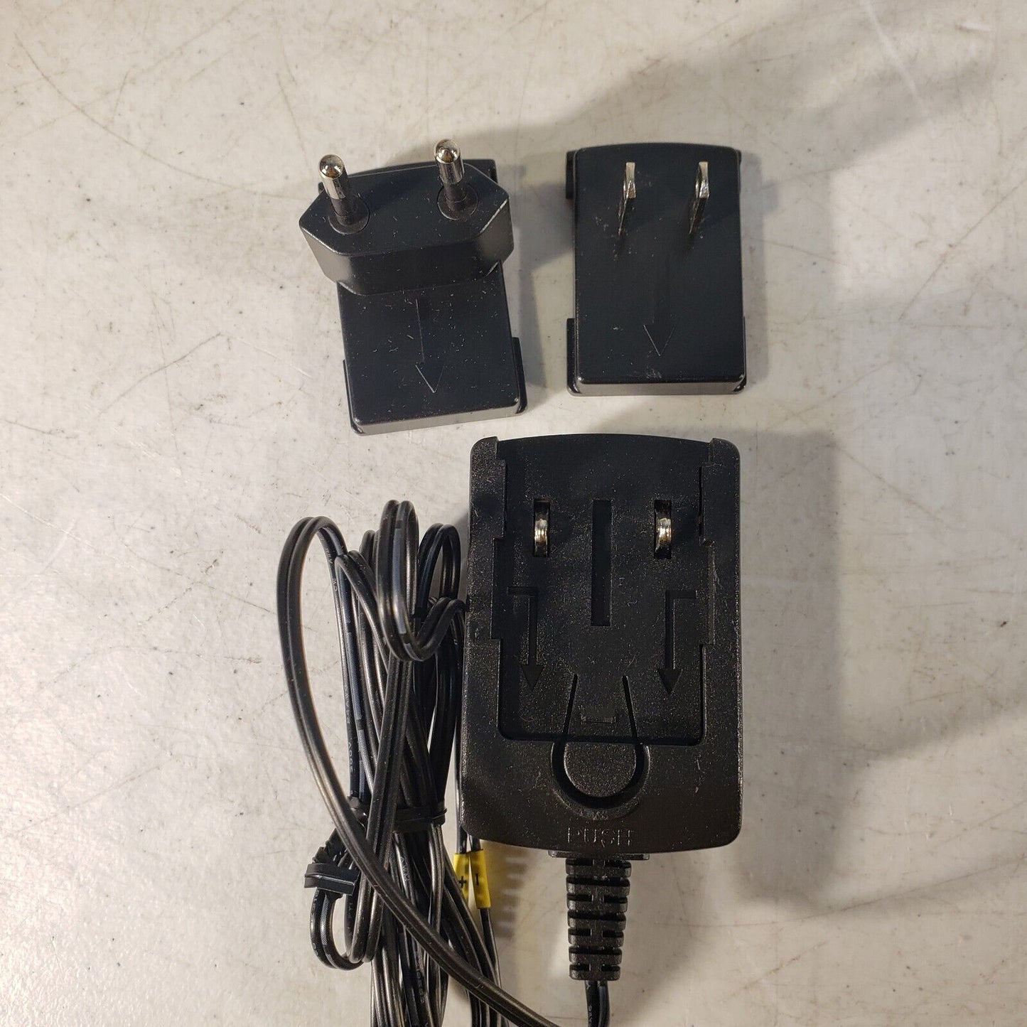 Kramer WP-301XL (W) Computer Graphics Video Stereo Audio Transmitter Wall Plate