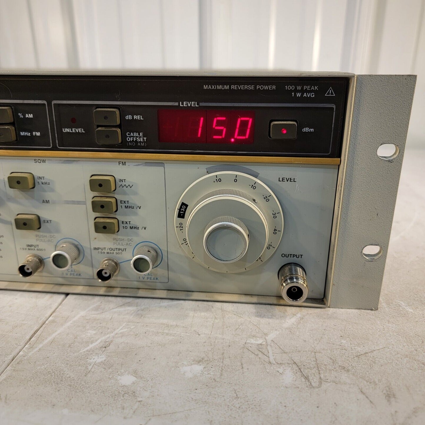Hewlett Packard HP 8683D Microwave Signal Generator 2.3 to 13.0GHz + AM/FM Mod