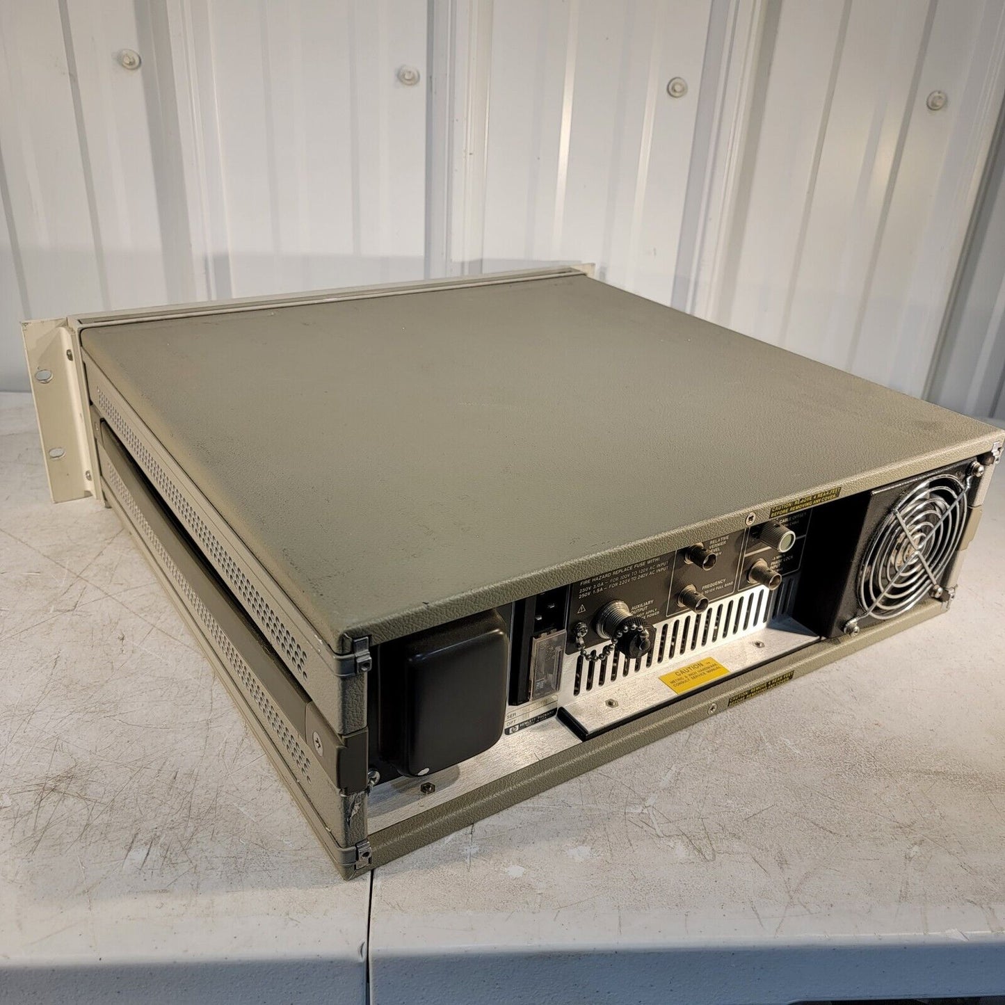 Hewlett Packard HP 8683D Microwave Signal Generator 2.3 to 13.0GHz + AM/FM Mod