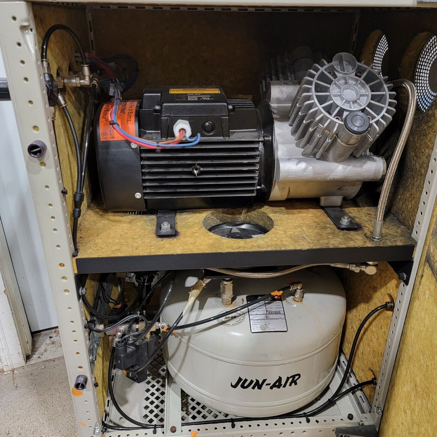 Tested Works- Jun-Air 2000-25M Oil-free Lab Air Compressor 120PSI 25-Liter 240v