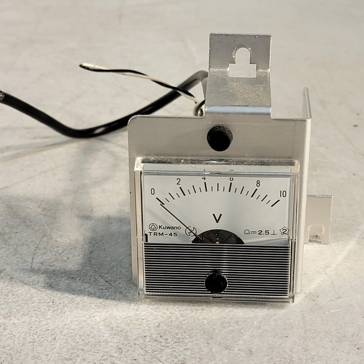 KUWANO V Meter TRM-45 0-10 Volts Shibukawa No. 503998 w/ Mounting Bracket