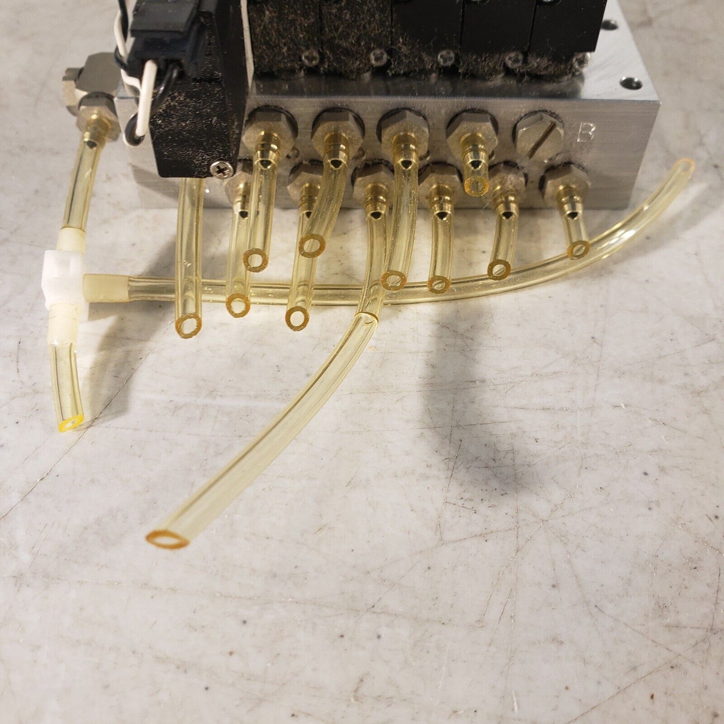 Koganei 040M6A-64W Manifold Block with (7) A040-4E1-37W Solenoid Valves 0.3MPa