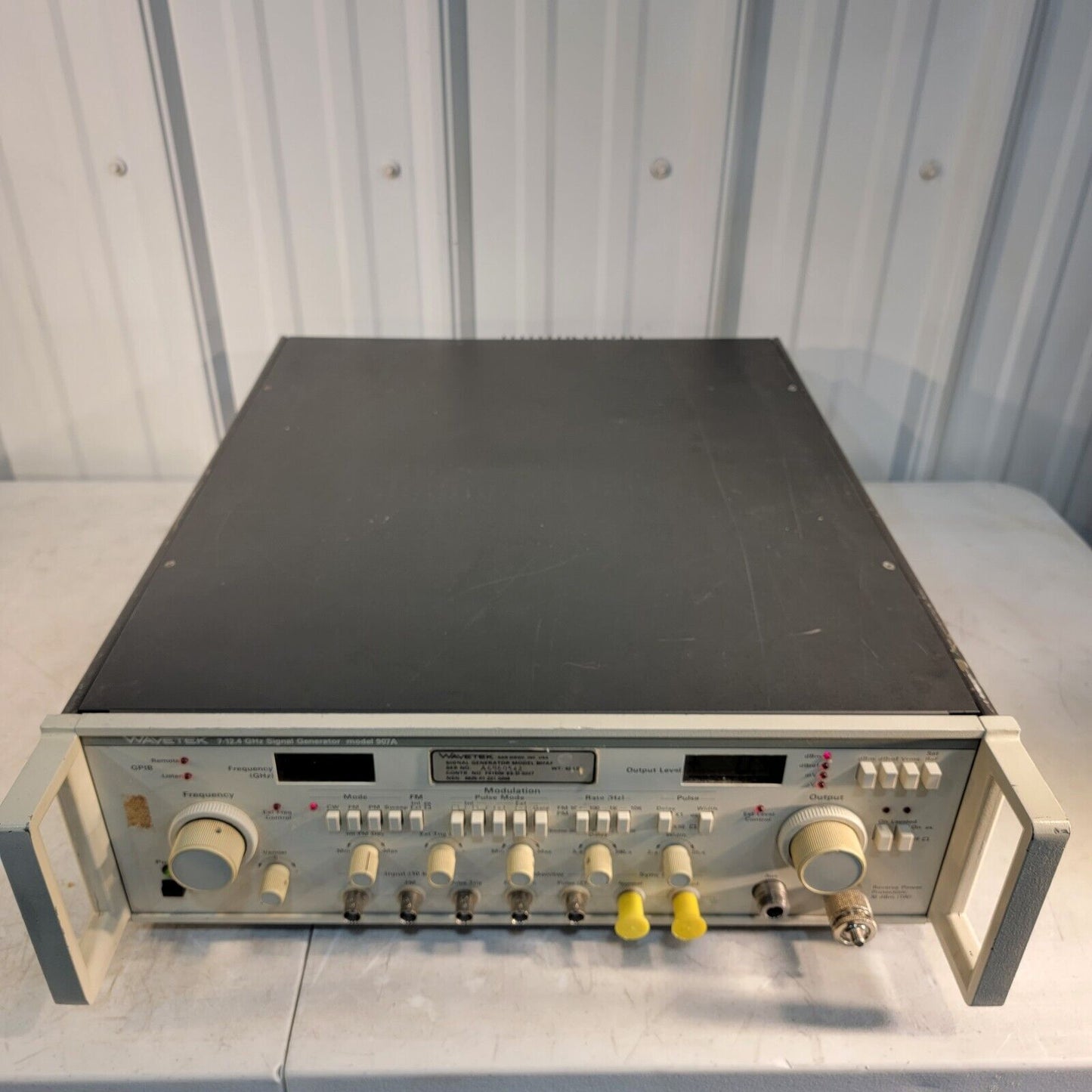 Wavetek 907A 907AF 7-12.4 GHz RF Signal Generator 80 dBm Pulse Modulation TESTED