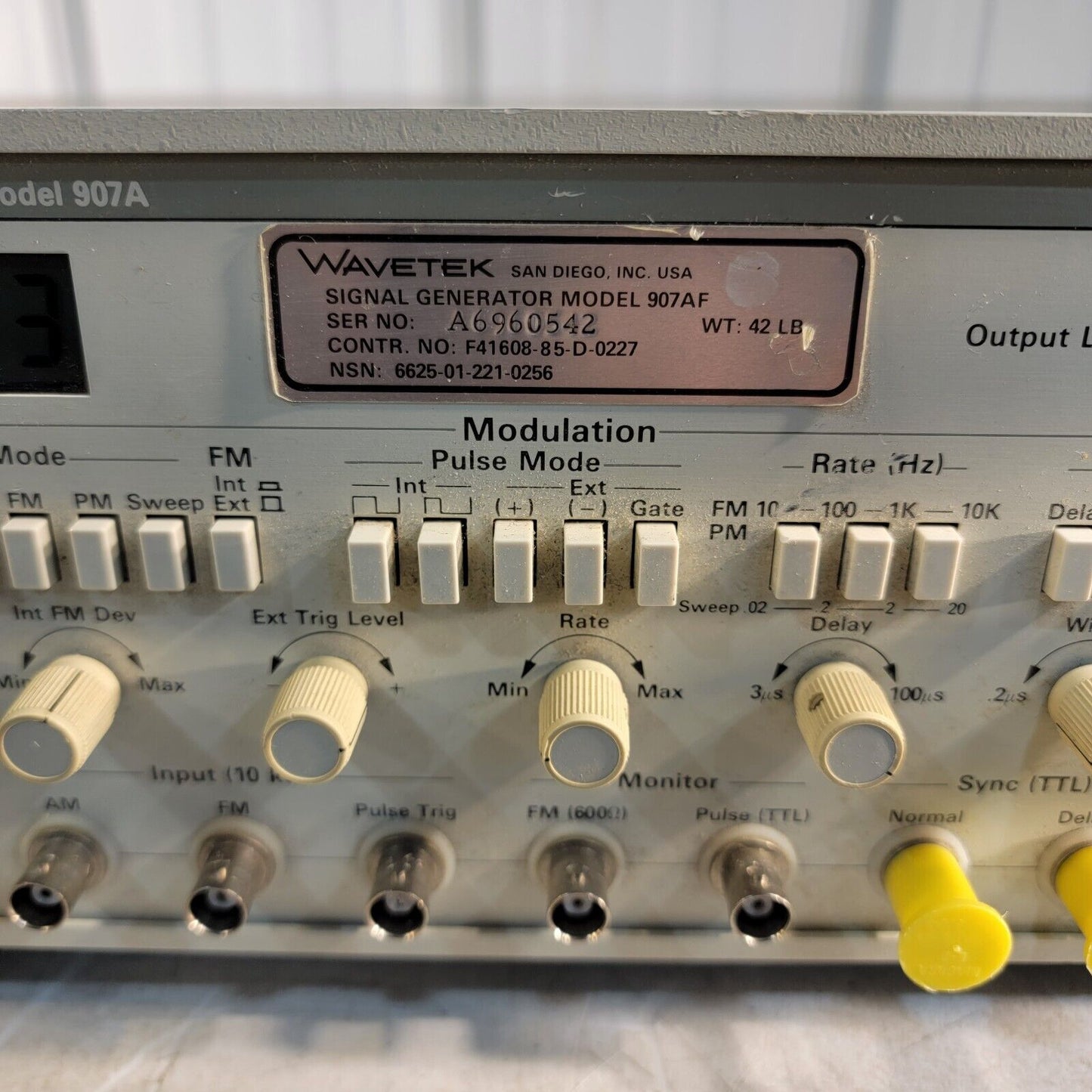 Wavetek 907A 907AF 7-12.4 GHz RF Signal Generator 80 dBm Pulse Modulation TESTED