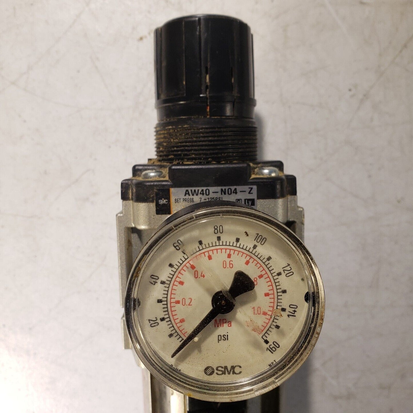 SMC AW40-N04-Z Filter Regulator, w/ 160 PSI Gauge