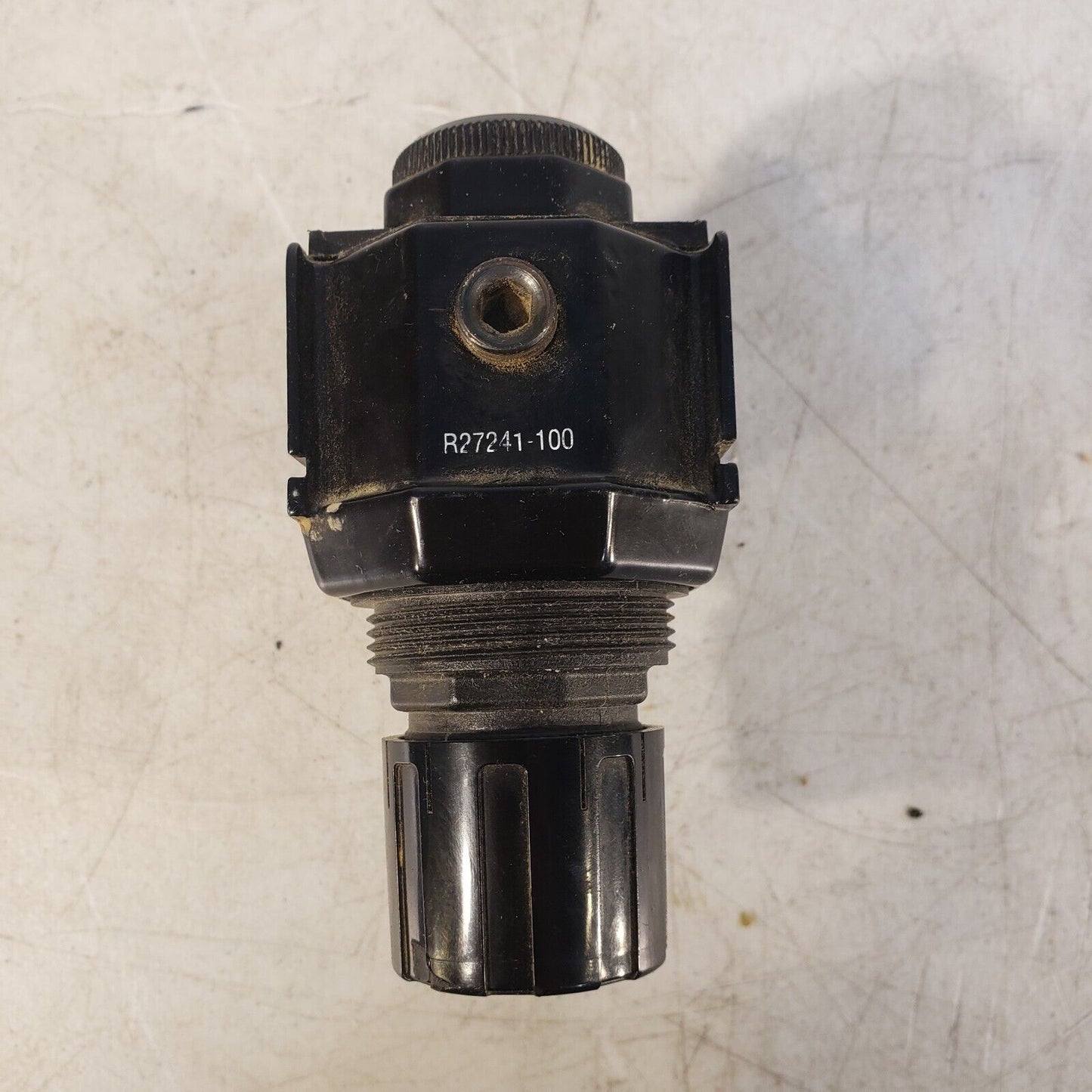 ARO R27241-100 Pneumatic Air Regulator w/ 160 PSI Gauge 1/2" NPT 200 PSI Max