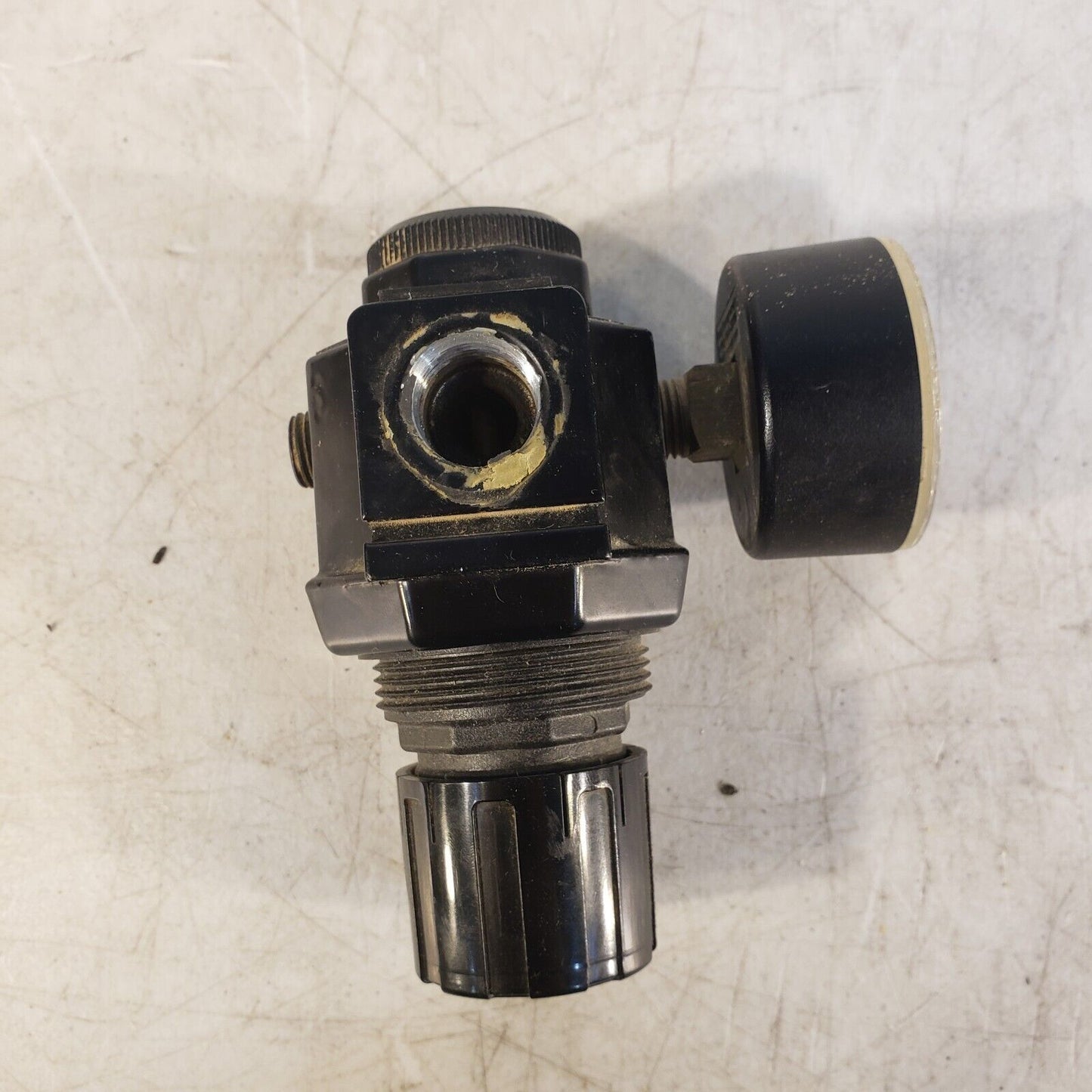 ARO R27241-100 Pneumatic Air Regulator w/ 160 PSI Gauge 1/2" NPT 200 PSI Max