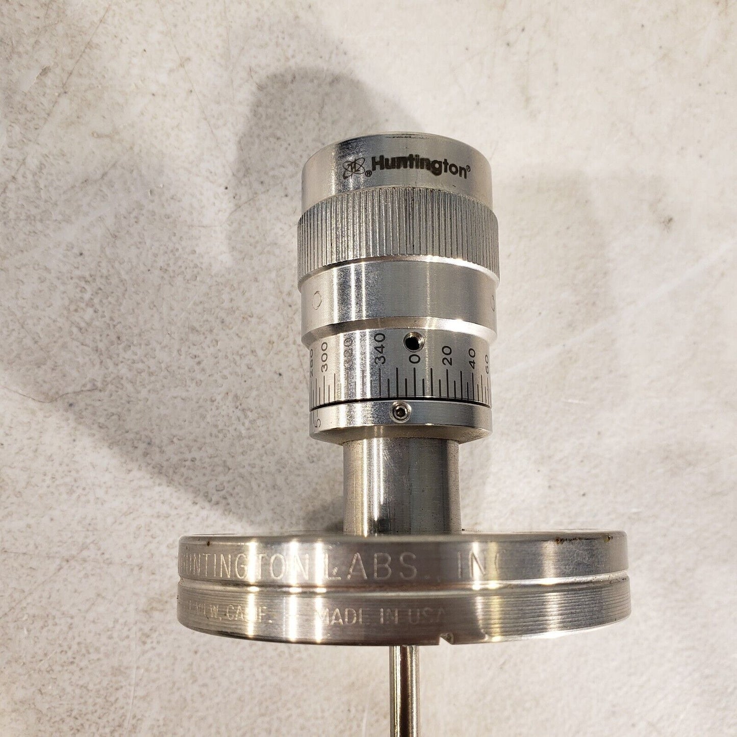 READ - Huntington VF-1160-A DN35CF 2.75" CF Conflat Rotary Feedthrough