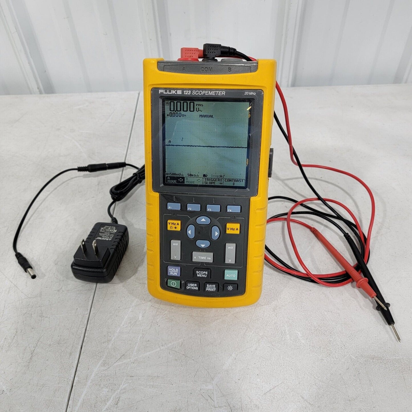 Fluke 123 20MHz Scopemeter w/ Probes, New Battery, Charger Fully Tested