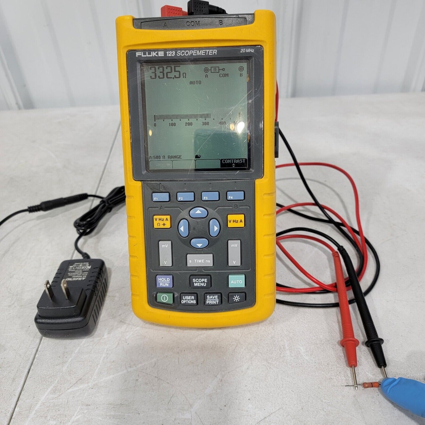 Fluke 123 20MHz Scopemeter w/ Probes, New Battery, Charger Fully Tested