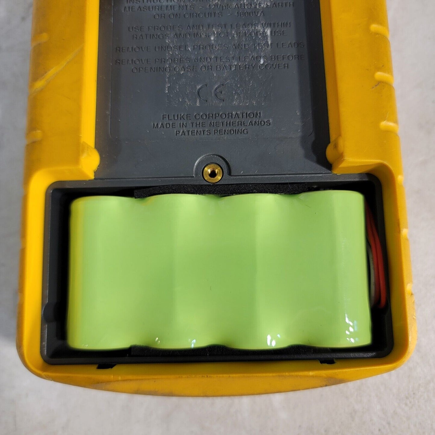 Fluke 123 20MHz Scopemeter w/ Probes, New Battery, Charger Fully Tested