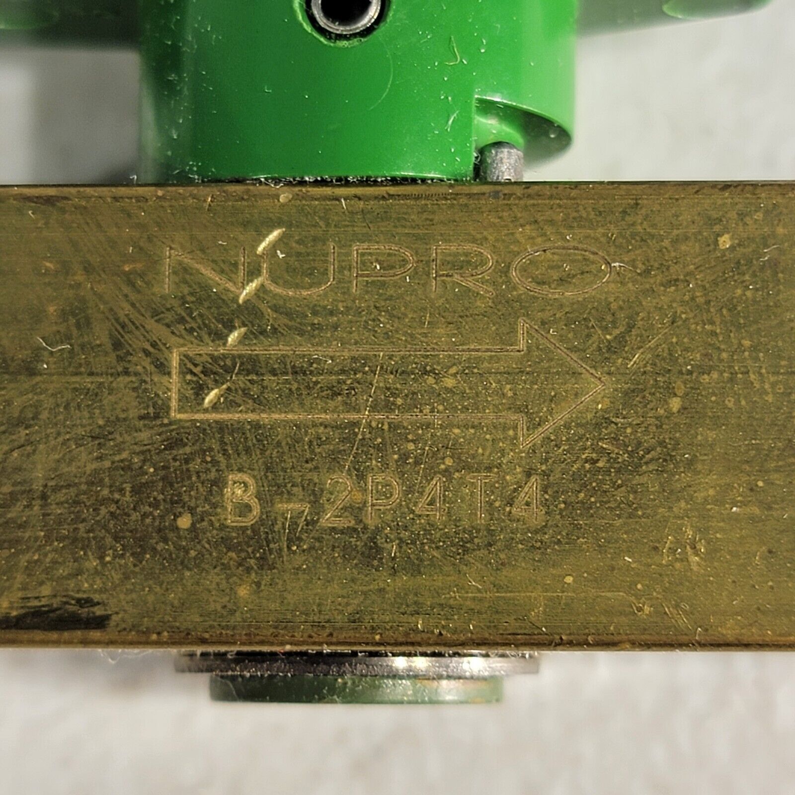 Nupro Swagelok B2P4T4 1/8" NPT Through 90° Ball Valve Lab